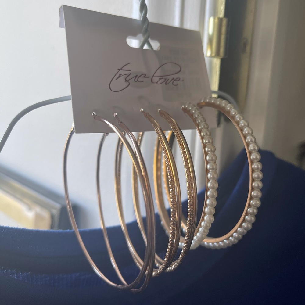 2 1/2inch 3 pairs of hoops with tag